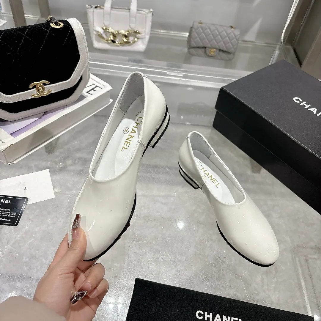 💕💕Factory direct selling price p380💕💕 Genuine leather sole +40 25C early spring new Chanel loafers; Fabric: patent leather: color black; white; burgundy, code number: 5-40; (custom-made 41 custom-made, non-returnable), rubber sole genuine leather sole +40